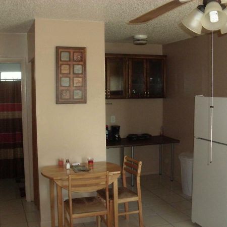 شقة Newly Furnished Large, Clean, Quiet Private Unit فورت لودرديل المظهر الخارجي الصورة